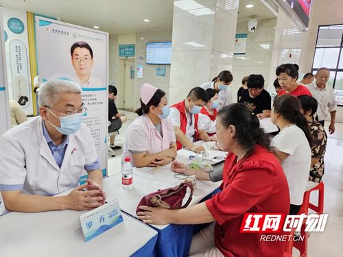 专家组团下社区，企业携手送健康，让群众更有'医靠'